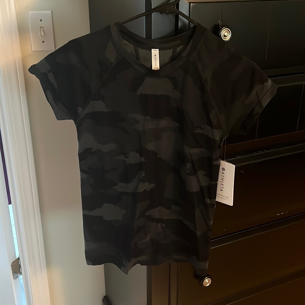 Brand New Athleta Momentum Tee!